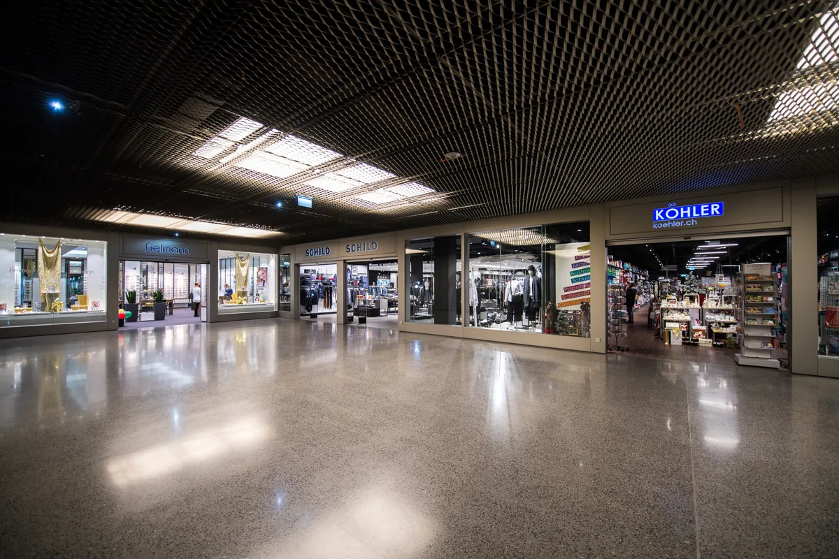 In Uster wird sich nicht viel verändern, obwohl es 60 Meter weiter auch eine Orell-Füssli-Thalia-Filiale gibt. Die Papeterie Köhler von aussen – im Einkaufszentrum Illuster in Uster.